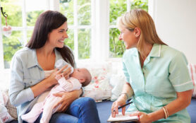 Mother,With,Baby,Meeting,With,Health,Visitor,At,Home