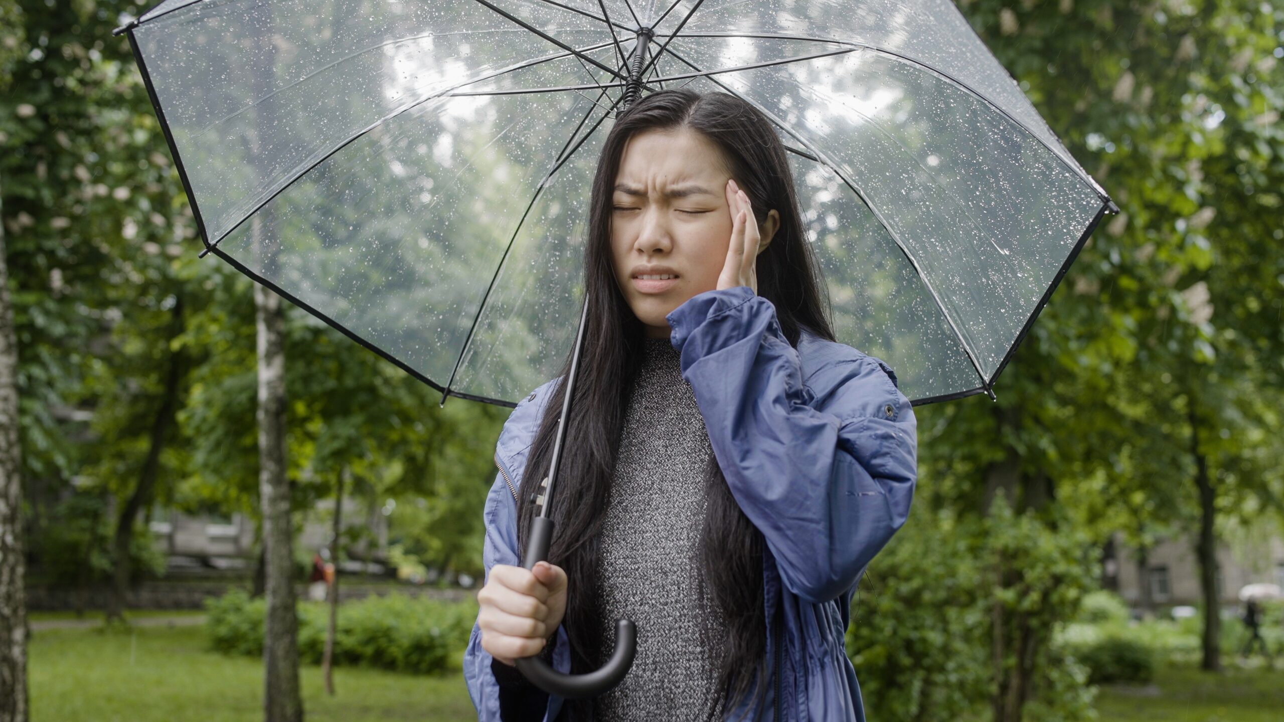 Migräne bei Unwetter: Ursachen und Behandlung